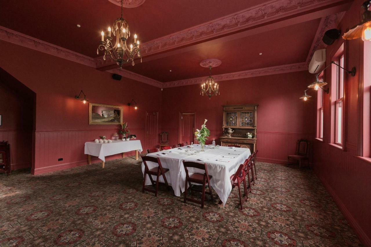 The Royal Hotel Featherston - Boutique Hotel Extérieur photo
